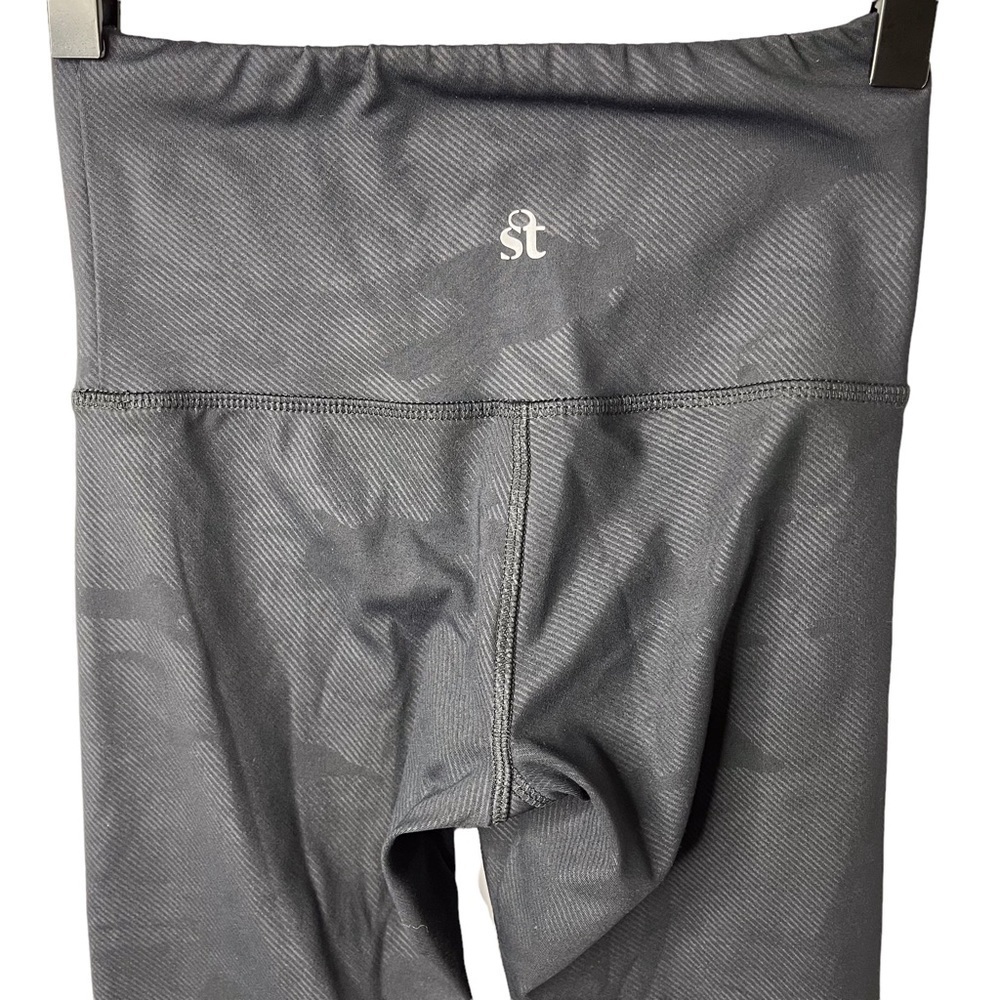 Strut This Teagan Ankle Legging Black Embossed Camo Print One Size High Waist - Picture 5 of 6